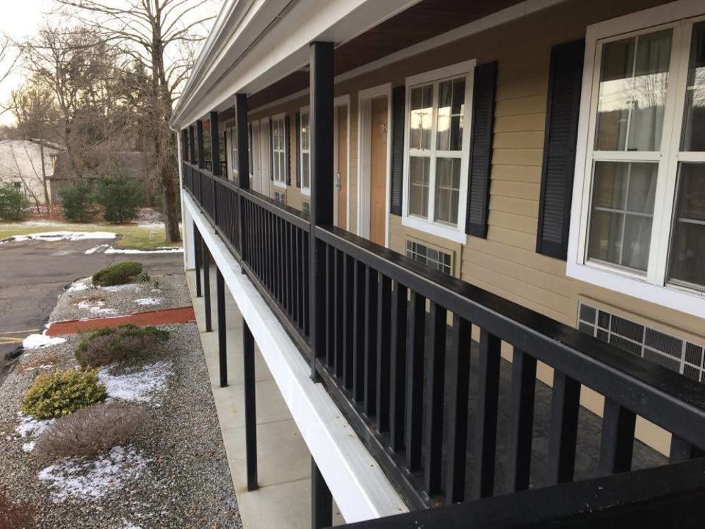 Newbury Inn Brookfield エクステリア 写真